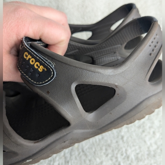 Crocs Brown Sandals Size 7 Men Or Women Size 8 I Gues Velcros Perfect For Summer - Picture 9 of 9